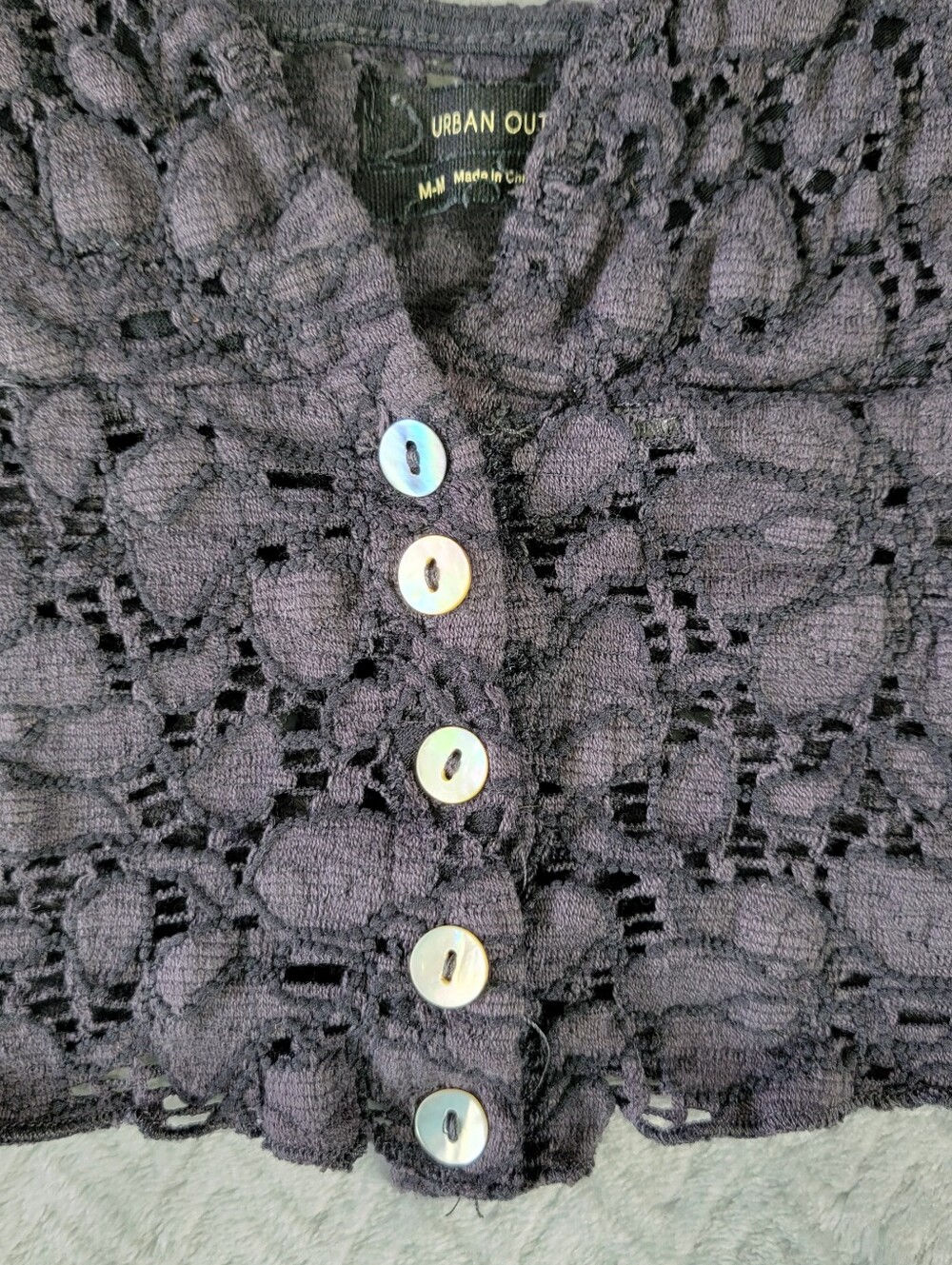 Urban Outfitters Dark Gray Floral Lace V-Neck Button Front Cropped Camisole Med - Picture 2 of 7
